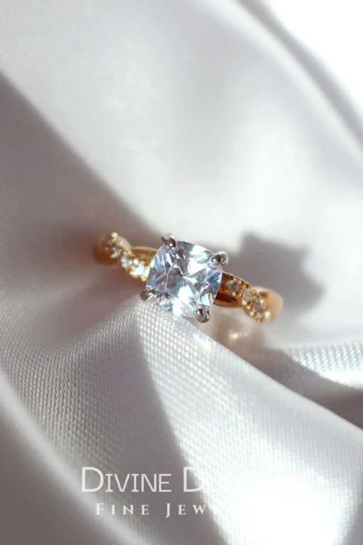 "Cinderella" | 18K Solitaire Ring - Image 2