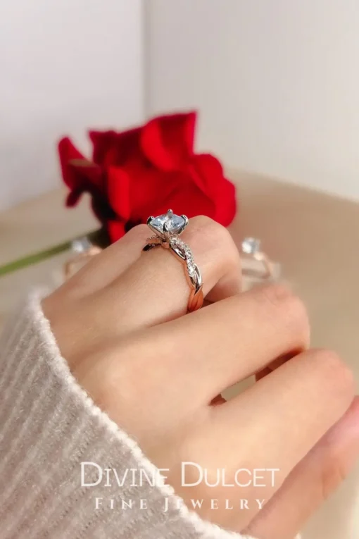 "Cinderella" | 18K Solitaire Ring - Image 4